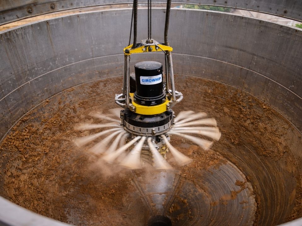 The giro whip in action, cleaning a silo with its rotating chains