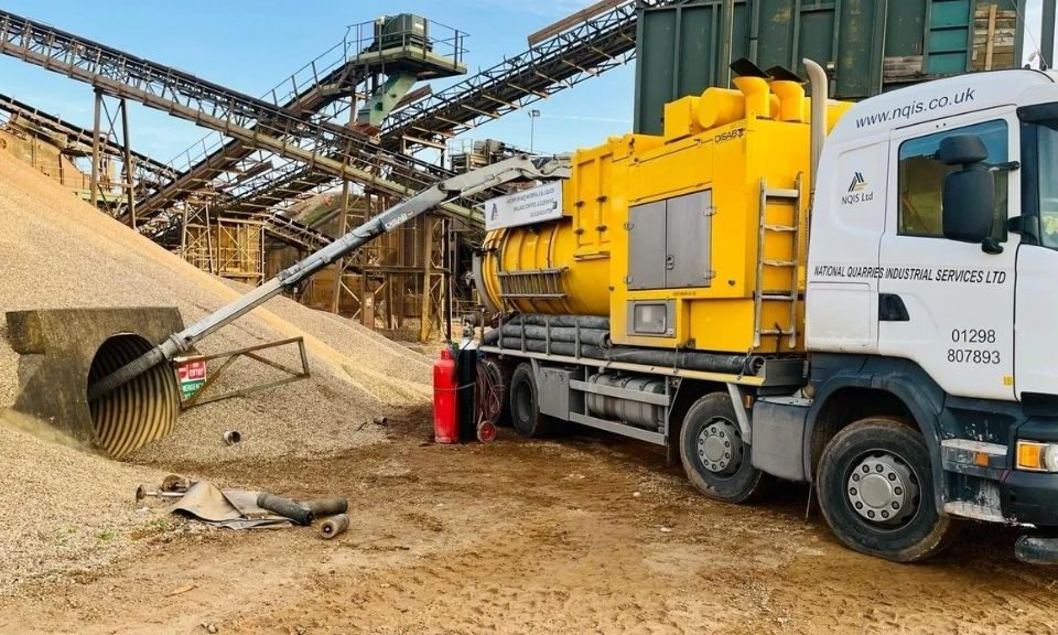 Vacuum tanker cleaning an industrial project
